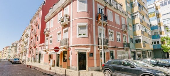 55m² Commercial property in Lisbon, Portugal No. 69939 3
