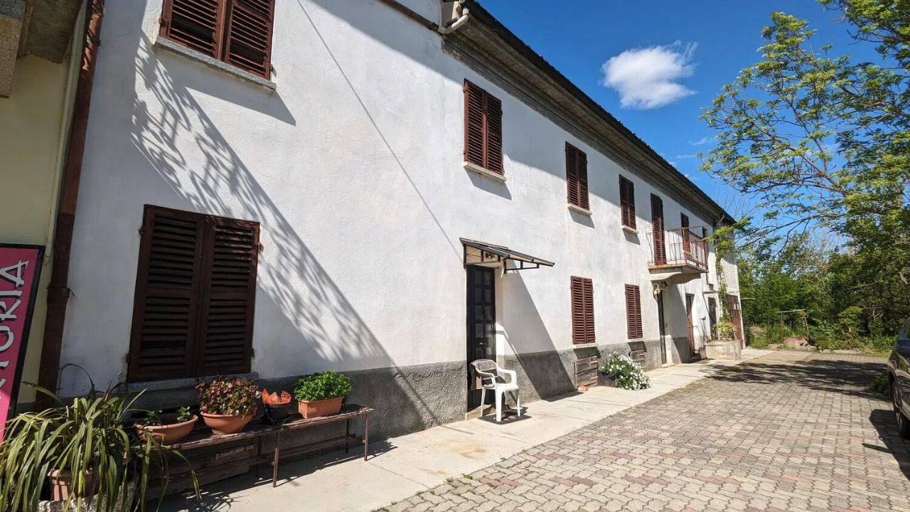 Casa de 5 habitaciónes en Portacomaro, Italy No. 107920