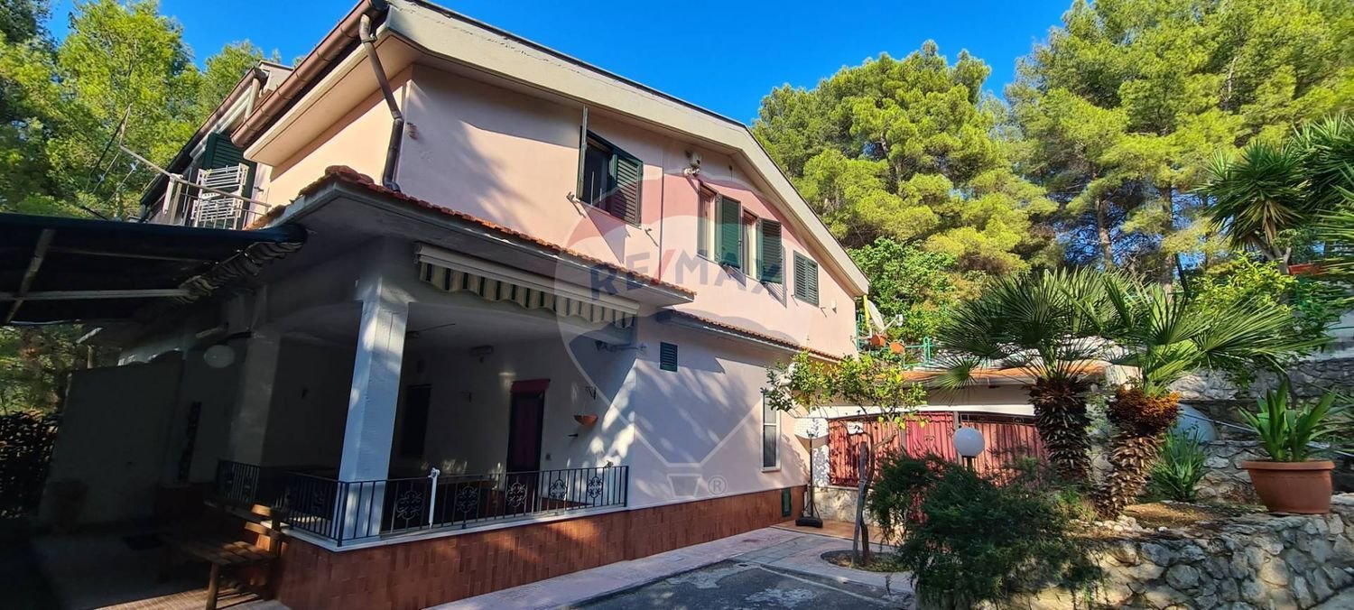 8 chambres Villa à Vieste, Italy No. 332430