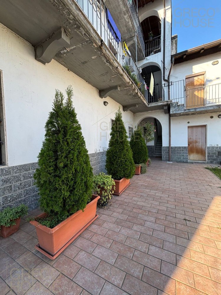 Квартира с 3 спальнями в Бусто Арсицио, Италия № 363523