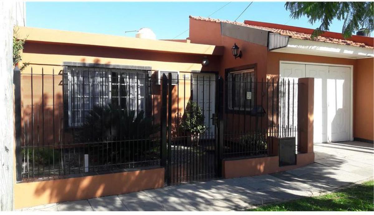 2 bedrooms House in Almirante Brown, Argentina No. 100507