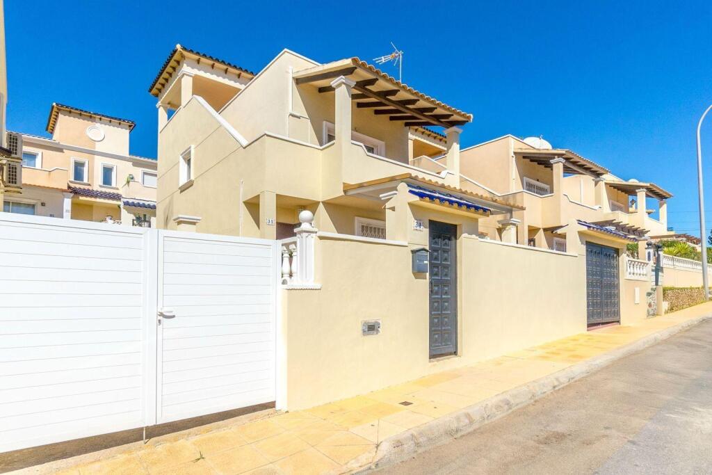 3 bedrooms Townhouse in Alicante, Spain No. 171482