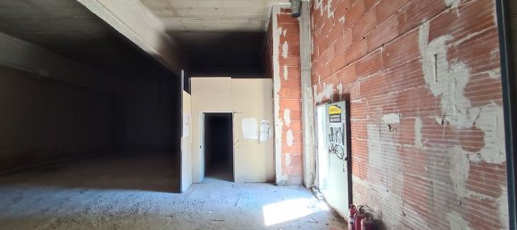 253m² Commercial property in Vitoria-Gasteiz, Spain No. 156258 2