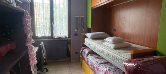 4-salle Appartement à Nova Milanese, Italy No. 8230 3