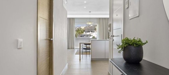 3 bedrooms Penthouse in Marbella, Spain No. 181087 3