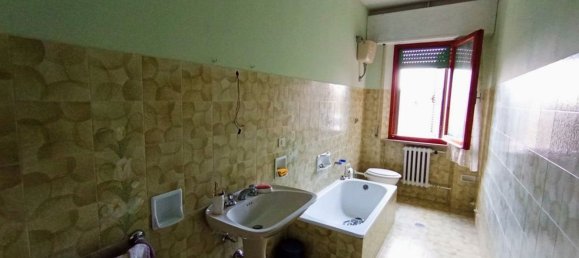 8 rooms House in Foiano della Chiana, Italy No. 228397 26