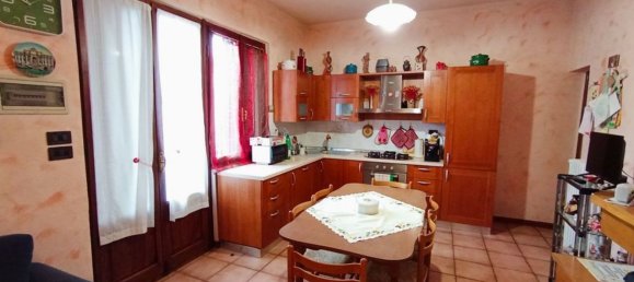 8 rooms House in Foiano della Chiana, Italy No. 228397 12