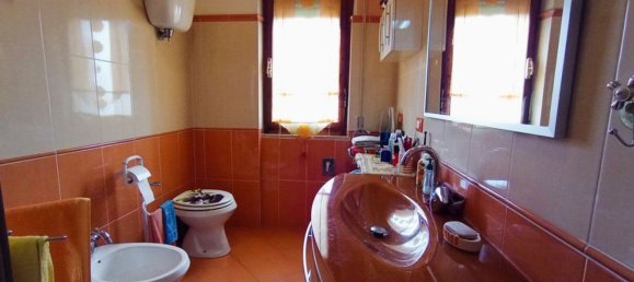 8 rooms House in Foiano della Chiana, Italy No. 228397 21