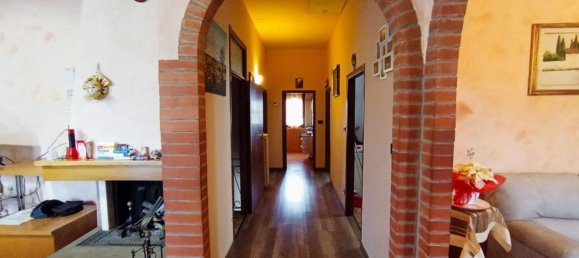 8 rooms House in Foiano della Chiana, Italy No. 228397 16