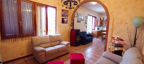 8 rooms House in Foiano della Chiana, Italy No. 228397 11