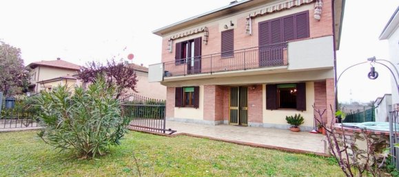8 rooms House in Foiano della Chiana, Italy No. 228397 2