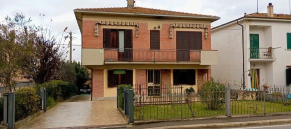 8 rooms House in Foiano della Chiana, Italy No. 228397 4
