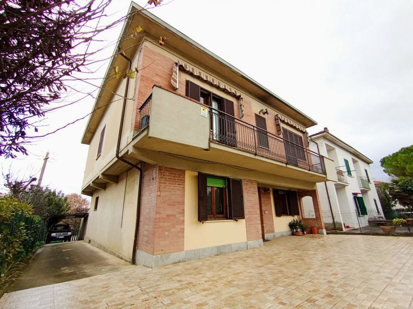 8 rooms House in Foiano della Chiana, Italy No. 228397