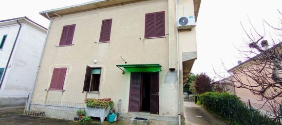 8 rooms House in Foiano della Chiana, Italy No. 228397 6