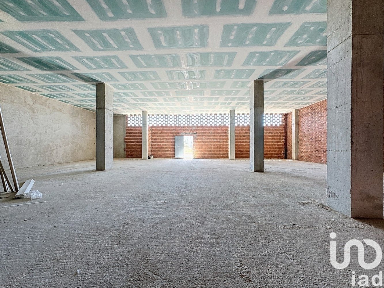 1 bedroom Commercial property in Badalona, Spain No. 293547