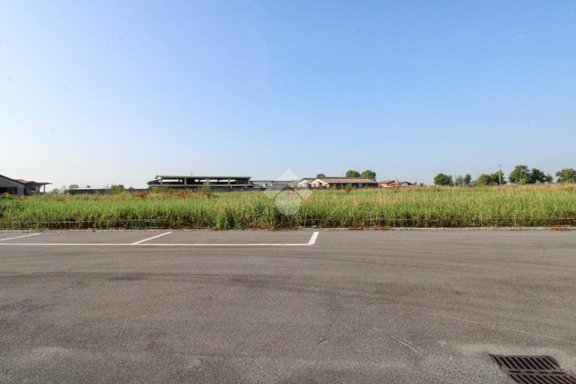 Terreno em Gussago, Italy 14686 m² N.º 104173