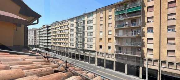 Studio in Bologna, Italy No. 34480 11