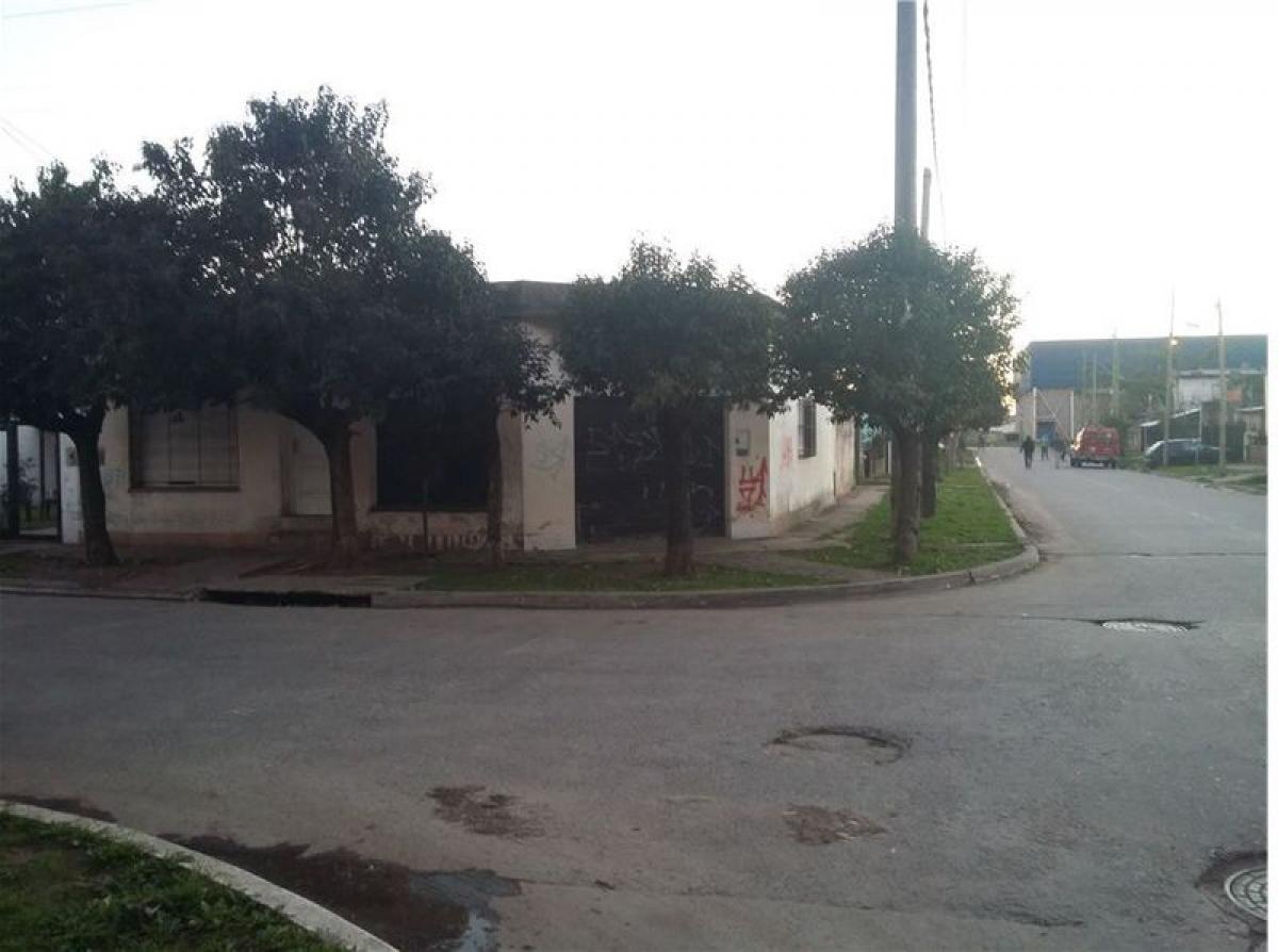 Casa de 2 dormitorios en Florencio Varela, Argentina No. 10341