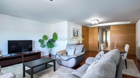 3 bedrooms Apartment in Porto, Portugal No. 132917