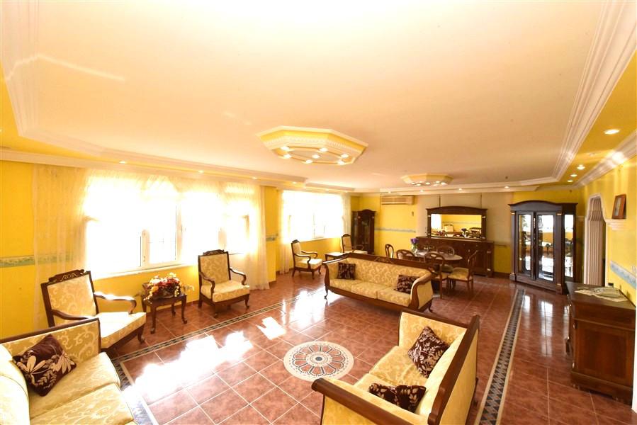 4 rooms Apartment in Alanya, Turkey No. 15691