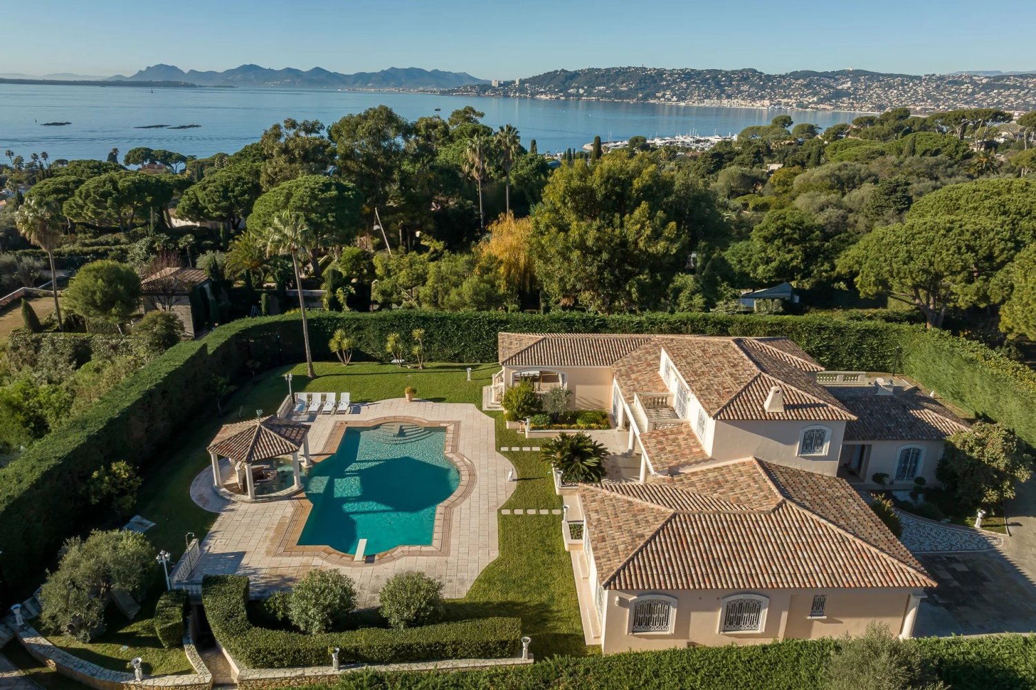 Villa T5 em Antibes, France N.º 1445