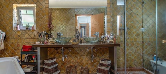 4 bedrooms House in Almada, Portugal No. 22608 26