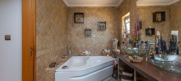 4 bedrooms House in Almada, Portugal No. 22608 25