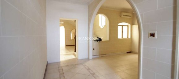 Bureau à Luqa, Malta 250m² No. 12620 2