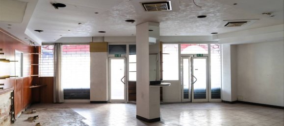 Gewerbliche Immobilie in Valverde, Italy 163m², Nr. 134047 8