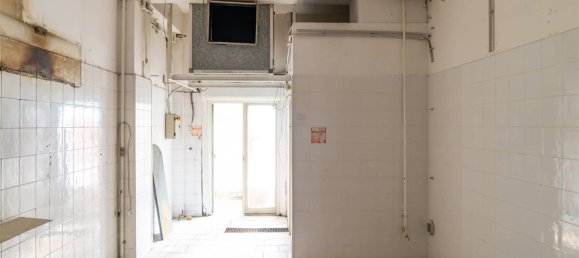 Gewerbliche Immobilie in Valverde, Italy 163m², Nr. 134047 16