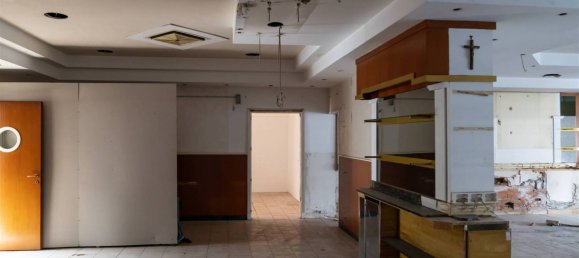 Gewerbliche Immobilie in Valverde, Italy 163m², Nr. 134047 10