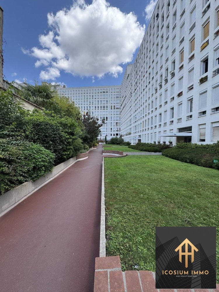 1 bedroom Apartment in Paris, France No. 296366