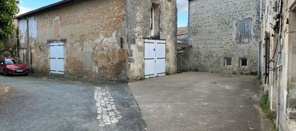 10 rooms House in Pont-l'Abbe-d'Arnoult, France No. 293807 3