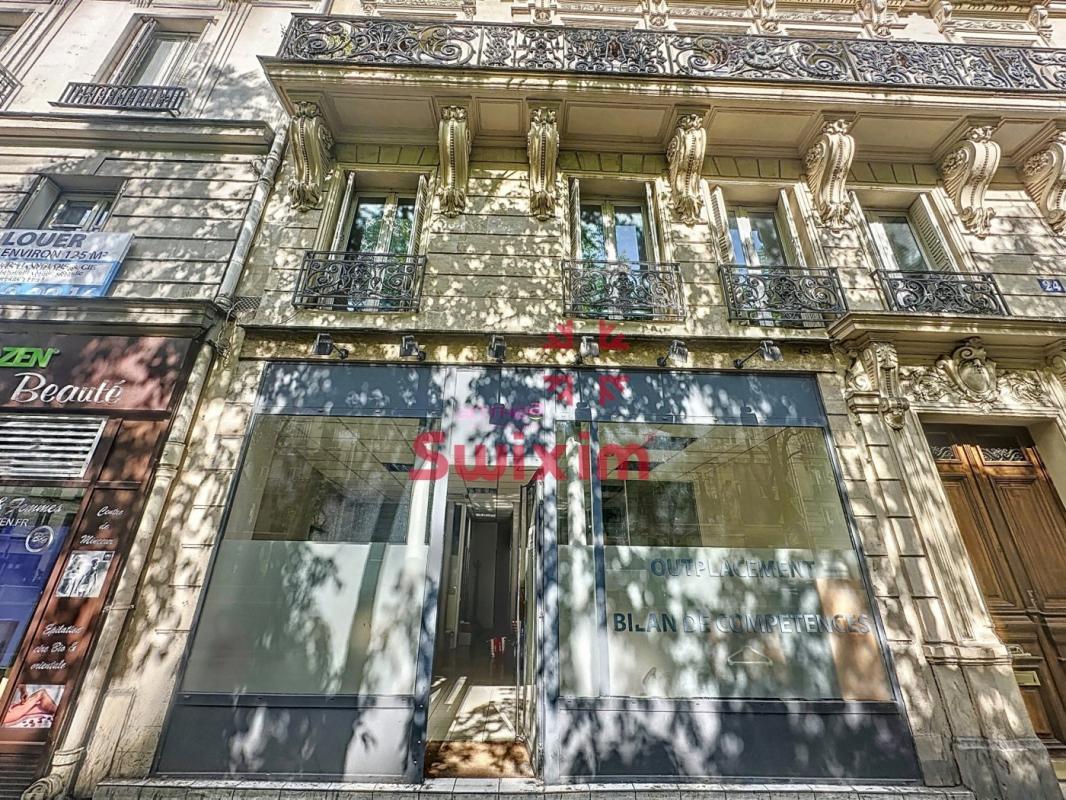 120m² Commercial property in Paris, France No. 169952