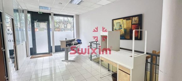 120m² Commercial property in Paris, France No. 169952 2