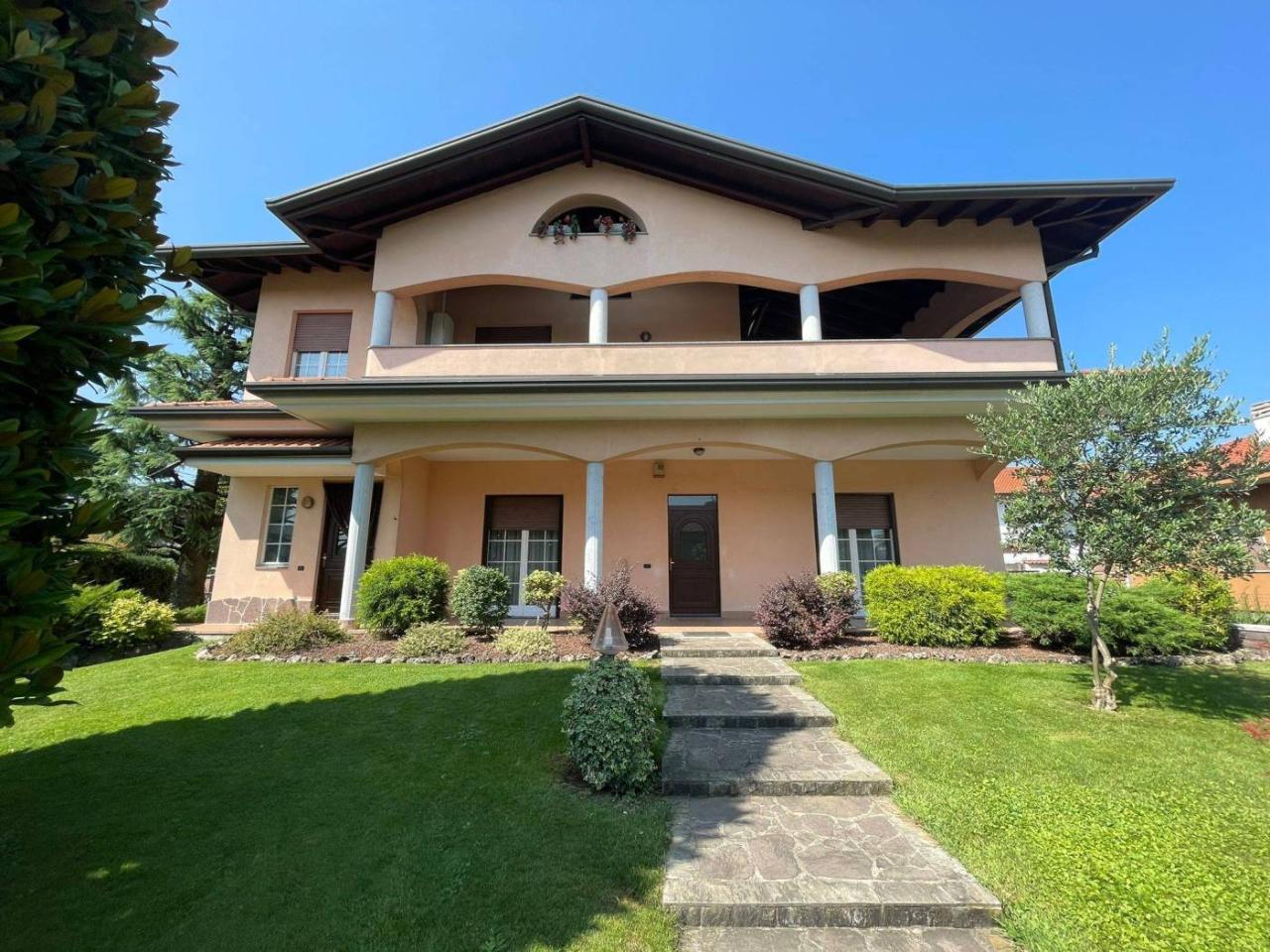 6-salle Villa à Arconate, Italy No. 145733