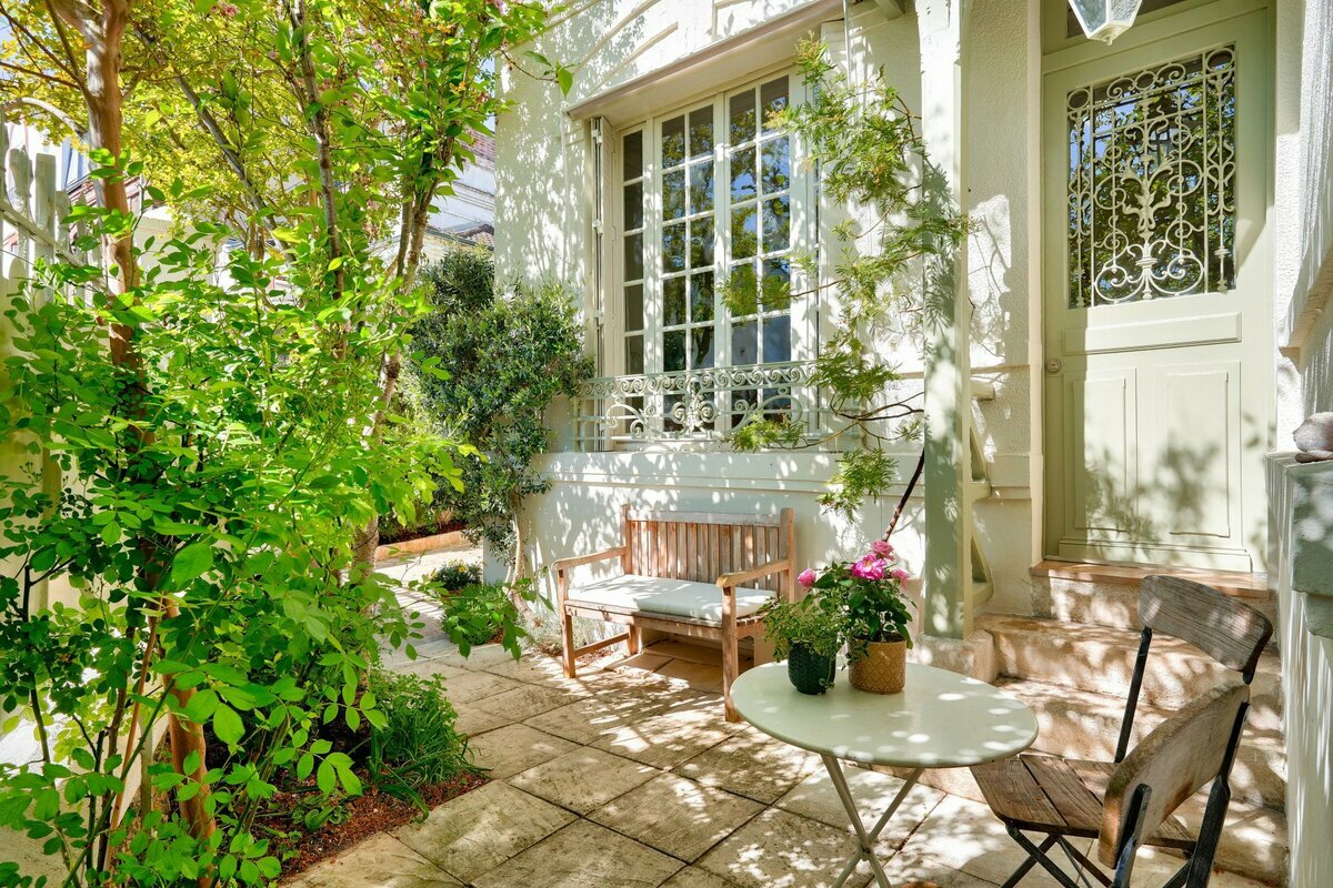  Castillos de 5 dormitorios en Suresnes, France No. 184592