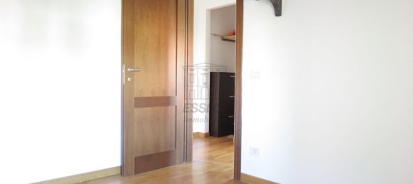 5 rooms Apartment in Lucca, Italy No. 45105 12