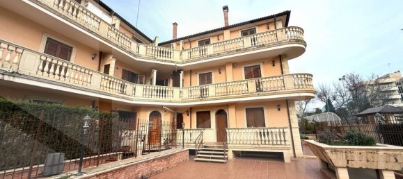 Villa de 6 habitaciónes en Barletta, Italy No. 20126 2