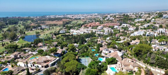 4 bedrooms Townhouse in El Paraiso, Spain No. 105963 3