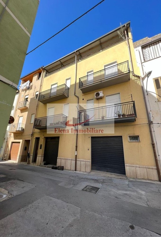 Edificio en Alcamo, Italy 280 m² No. 301732