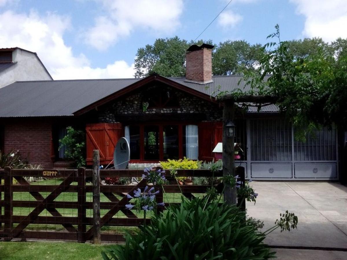 3 bedrooms House in Mar del Plata, Argentina No. 75466