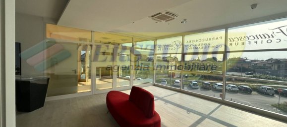 135m² Commercial property in Capriate San Gervasio, Italy No. 364746 11