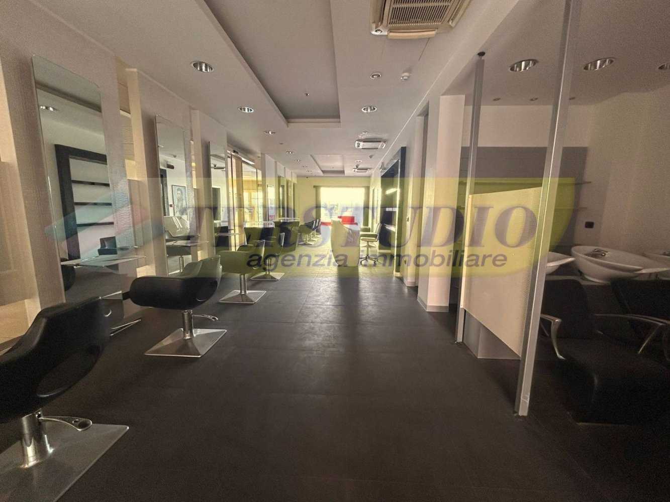 135m² Commercial property in Capriate San Gervasio, Italy No. 364746