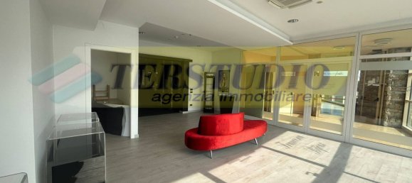 135m² Commercial property in Capriate San Gervasio, Italy No. 364746 10