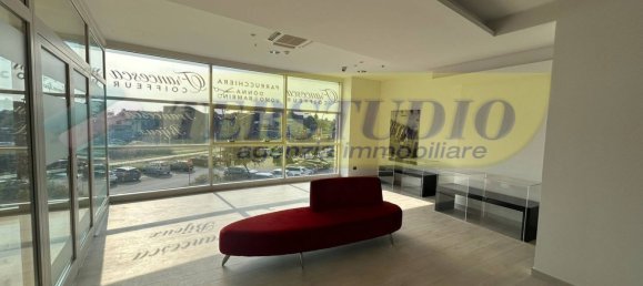 135m² Commercial property in Capriate San Gervasio, Italy No. 364746 12