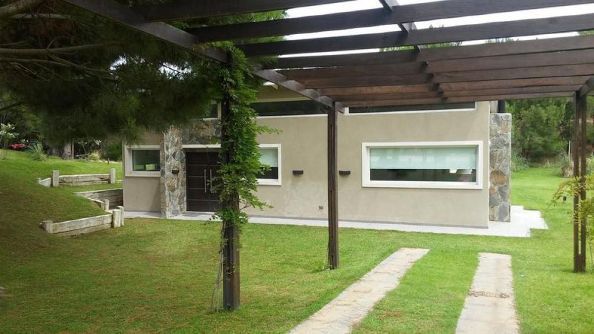 3 bedrooms House in Mar del Plata, Argentina No. 82030