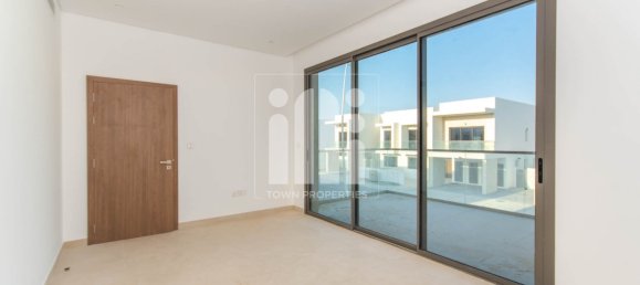 3 bedrooms Villa in Yas Island, UAE No. 1870 5