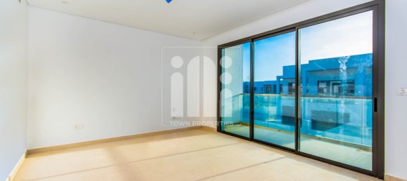 3 bedrooms Villa in Yas Island, UAE No. 1870 6
