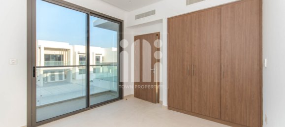3 bedrooms Villa in Yas Island, UAE No. 1870 8